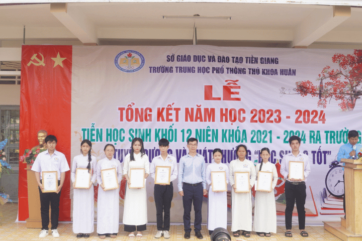 Đồng hành cùng khoảnh khắc đáng nhớ của thời học sinh 4 Tuyen sinh 2024 Dai hoc Tan Tao