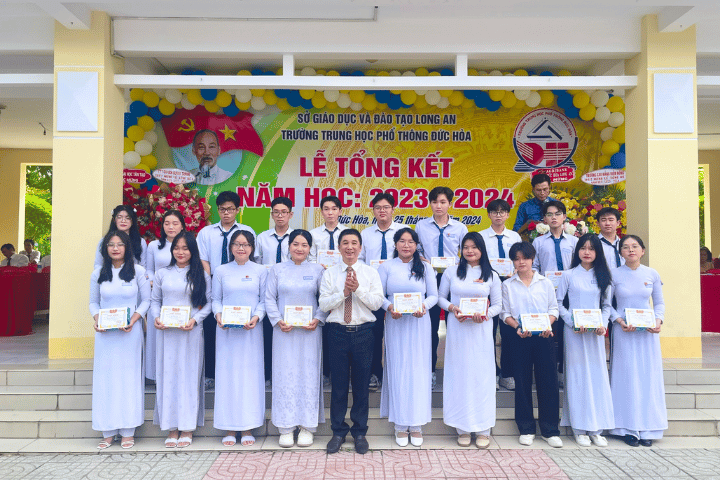 Đồng hành cùng khoảnh khắc đáng nhớ của thời học sinh 2 Tuyen sinh Dai hoc Tan Tao