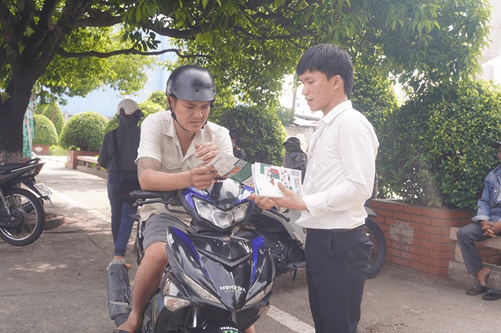 Hoạt động tiếp sức cho sĩ tử trong kỳ thi THPT Quốc gia 2024 8 phu huynh quan tam den cac nganh dao tao tai dai hoc tan tao 2