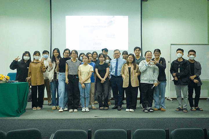 Khám phá những thông tin hữu ích khi sử dụng kháng sinh 6 seminar dien ra soi noi voi nhieu cau hoi tu sinh vien ttu