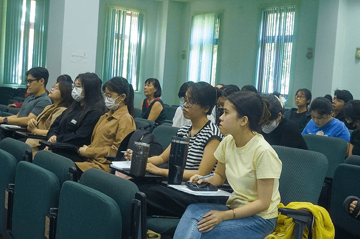 Khám phá những thông tin hữu ích khi sử dụng kháng sinh 2 sinh vien dai hoc tan tao quan tam su dung khang sinh an toan hop ly