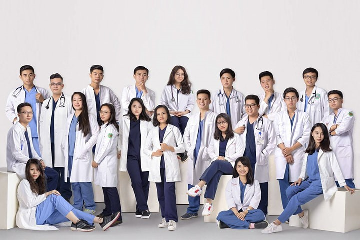 Ngành Y khoa Đại học Tân Tạo: “Y học Hoa Kỳ, Y Đức Hải Thượng” 10 Bac si Dai hoc Tan Tao