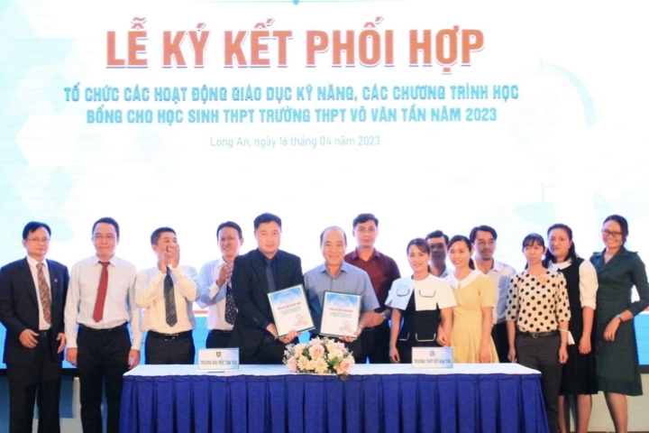 Quỹ ITA - Vì tương lai của nền giáo dục Việt Nam 2 Dai hoc Tan Tao hoc bong
