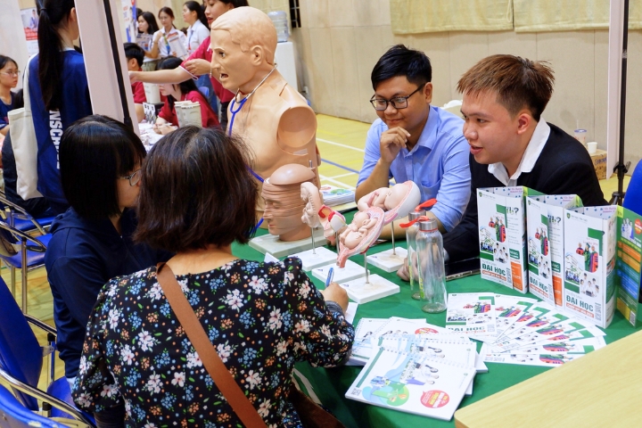 Lịch hỗ trợ thí sinh đăng ký xét tuyển & tư vấn tuyển sinh năm 2024 2 Dai hoc Tan Tao tuyen sinh dai hoc