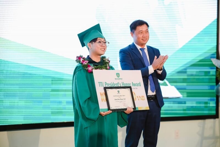 Khoa Y Đại học Tân Tạo: “Nơi đào tạo những bác sĩ thành công” 12 Dieu duong Dai hoc Tan Tao