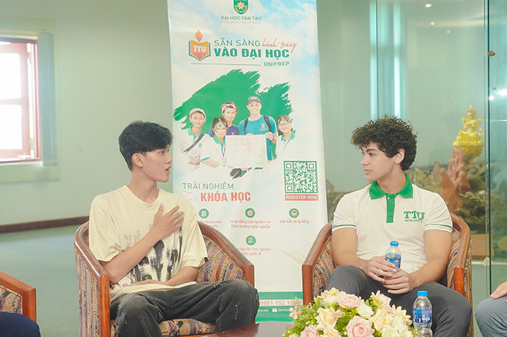 nhung khoanh khac khai giang khoa he uniprep 2024 4