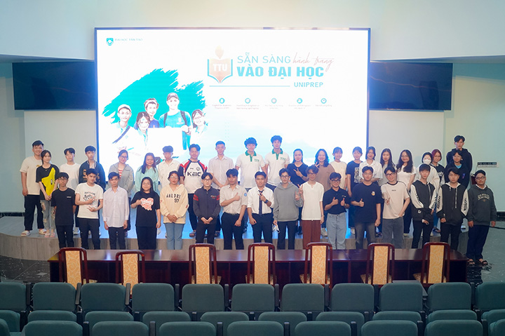 Gen Z - thế hệ bản lĩnh, tự tin làm chủ cuộc đời 9 nhung khoanh khac khai giang khoa he uniprep 2024 6