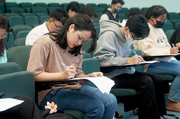 nhung khoanh khac khai giang khoa he uniprep 2024