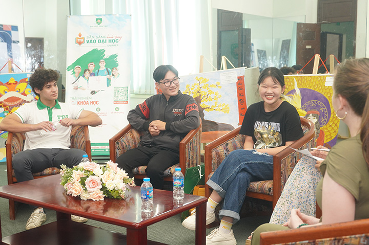 Gen Z - thế hệ bản lĩnh, tự tin làm chủ cuộc đời 2 sinh vien khoa he uniprep tu tin giao luu tinh nguyen vien nuoc ngoai
