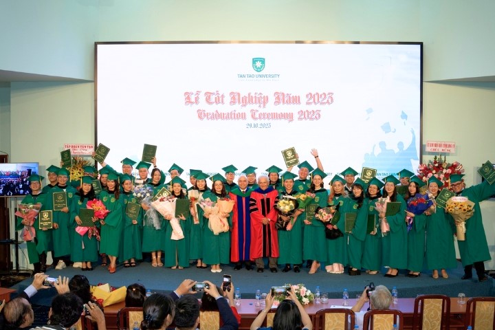 Chính sách ưu đãi học phí của Đại học Tân Tạo cho con, em cán bộ y tế, bác sĩ giáo viên trên cả nước 1 tot nghiep
