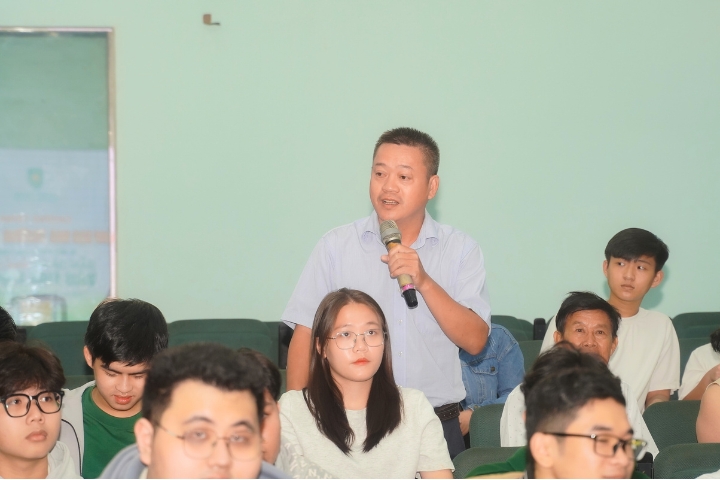 Chương trình Gặp gỡ Lãnh đạo nhà trường và Lãnh đạo Khoa 5 Cong dong Dai hoc Tan Tao