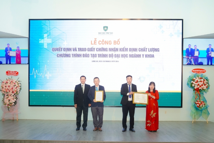 Tan Tao University’s Medicine program achieves accreditation, committing to training high-quality healthcare professionals for the nation 3 Dai hoc Tan Tao kiem dinh Y Khoa