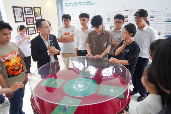 Hành trình khơi dậy niềm tự hào và Giá trị văn hóa của Tân sinh viên TTU 10 Dai hoc Tan Tao nha luu niem