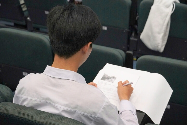 English entrance Exam for Freshmen Class of 2024 4 Dai hoc Tan Tao sinh vien 2