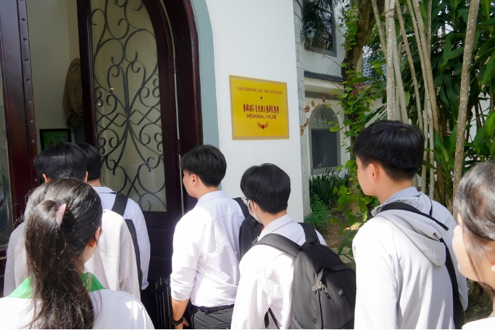 Hành trình khơi dậy niềm tự hào và Giá trị văn hóa của Tân sinh viên TTU 1 Dai hoc Tan Tao tham quan
