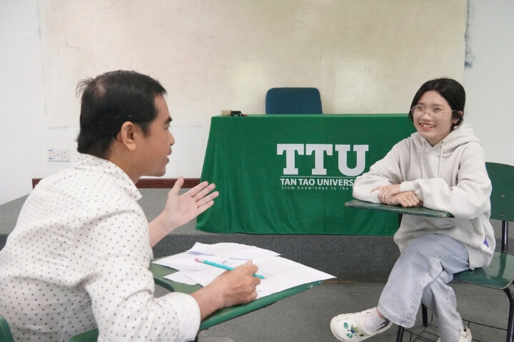 English entrance Exam for Freshmen Class of 2024 3 Dai hoc Tan Tao thi tieng anh