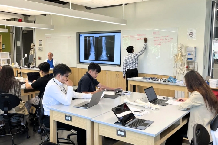 Clerkship in the United States of Vietnamese medical students 4 Dai hoc Tan Tao thuc tap Y Khoa