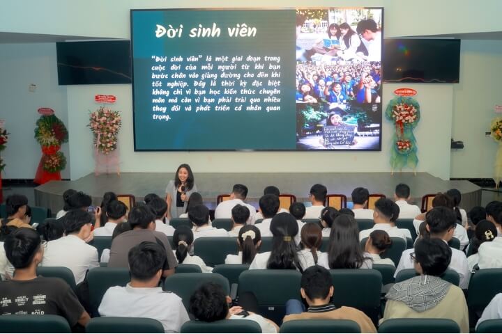 Tân sinh viên cần trang bị gì để bước vào năm học mới? 3 Dai hoc Tan Tao workshop
