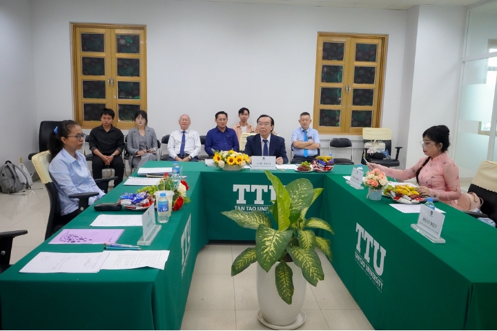 Sinh viên Khoa Y TTU bảo vệ Khóa luận tốt nghiệp năm 2024 3 Giang vien Khoa Y Dai hoc Tan Tan