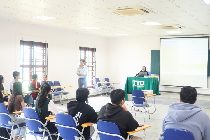 Chương trình Gặp gỡ Lãnh đạo nhà trường và Lãnh đạo Khoa 7 Khoa Kinh te Dai hoc Tan Tao