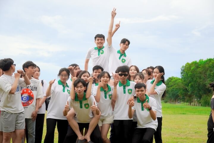 Sinh vien Dai hoc Tan Tao 8
