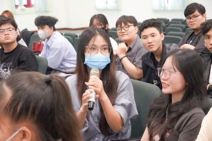 Bí quyết chinh phục nhà tuyển dụng, vượt qua nỗi lo phỏng vấn cho sinh viên chưa có kinh nghiệm 4 Sinh vien Khoa kinh te truong Dai hoc Tan Tao