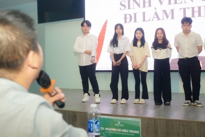 Tân sinh viên cần trang bị gì để bước vào năm học mới? 4 Talkshow Dai hoc Tan Tao