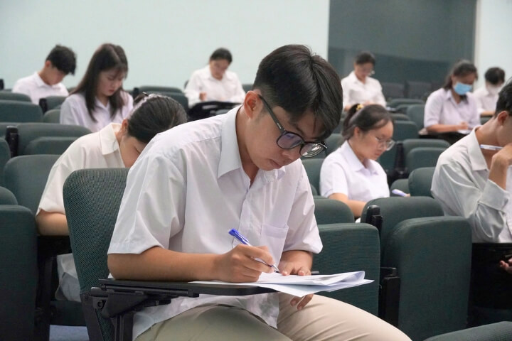 English entrance Exam for Freshmen Class of 2024 5 Tieng Anh Dai hoc Tan Tao