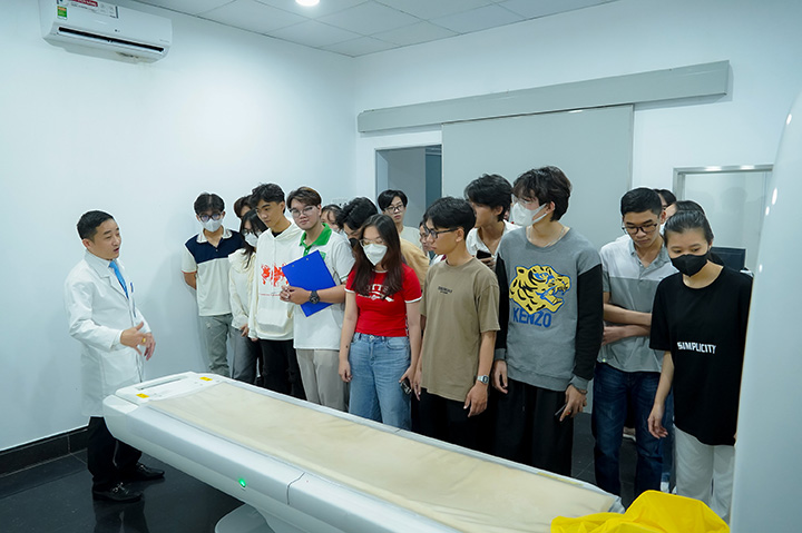 Cơ hội học tập và trải nghiệm thực tế: Khám phá mô hình Viện - Trường tại Bệnh viện Đại học Y Tân Tạo 1 kham pha mo hinh vien truong tai benh vien dai hoc y tan tao