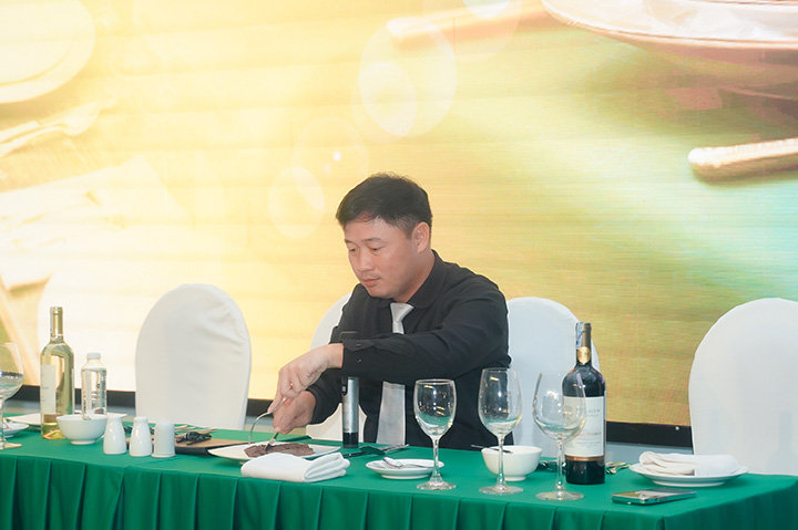 ky nang giao tiep quoc te sinh vien dai hoc tan tao