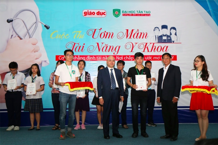 Official Launch of the "Nurturing Medical Talents" Competition for the 2024-2025 Academic Year 2 Dai hoc Tan Tao