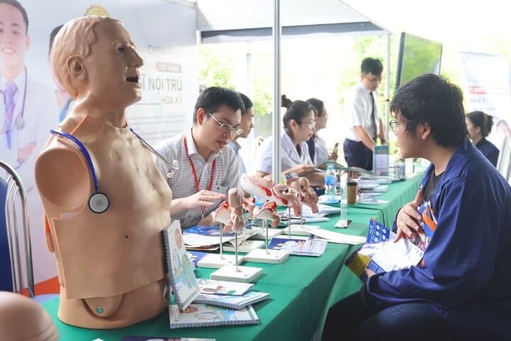 Chuỗi tọa đàm Y khoa quay trở lại: Giá trị thiết thực cho học sinh, sinh viên 3 Nganh Y Khoa Dai hoc Tan Tao