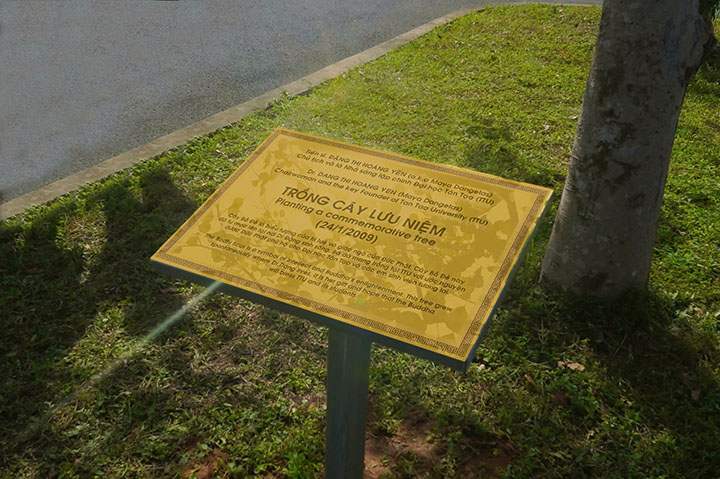 Commemorative plaque ceremony for the Bodhi tree at Tan Tao University – A symbol of wisdom and a sustainable future 2 cay bo de bieu tuong tri tue dai hoc tan tao