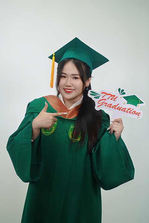 Outstanding Student from the School of Economics & Business Administration - A Journey with Tan Tao University 1 truong dai hoc tan tao su kien tot nghiep