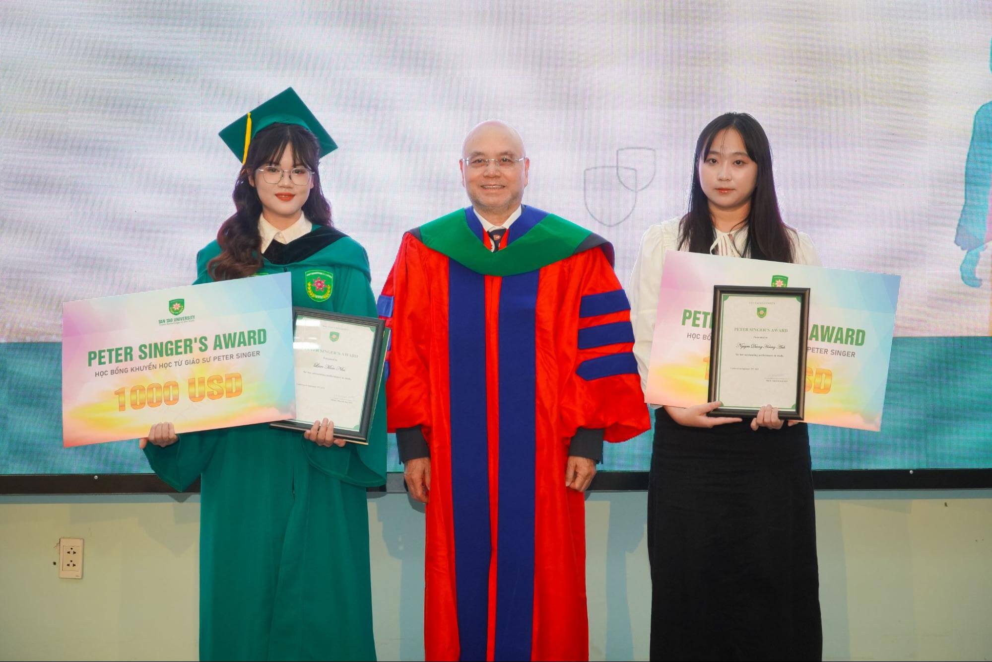 Trường Đại học Tân Tạo trao bằng tốt nghiệp cho 62 tân bác sĩ, cử nhân năm 2024 6 BS GS Thach Nguyen Dai hoc Tan Tao