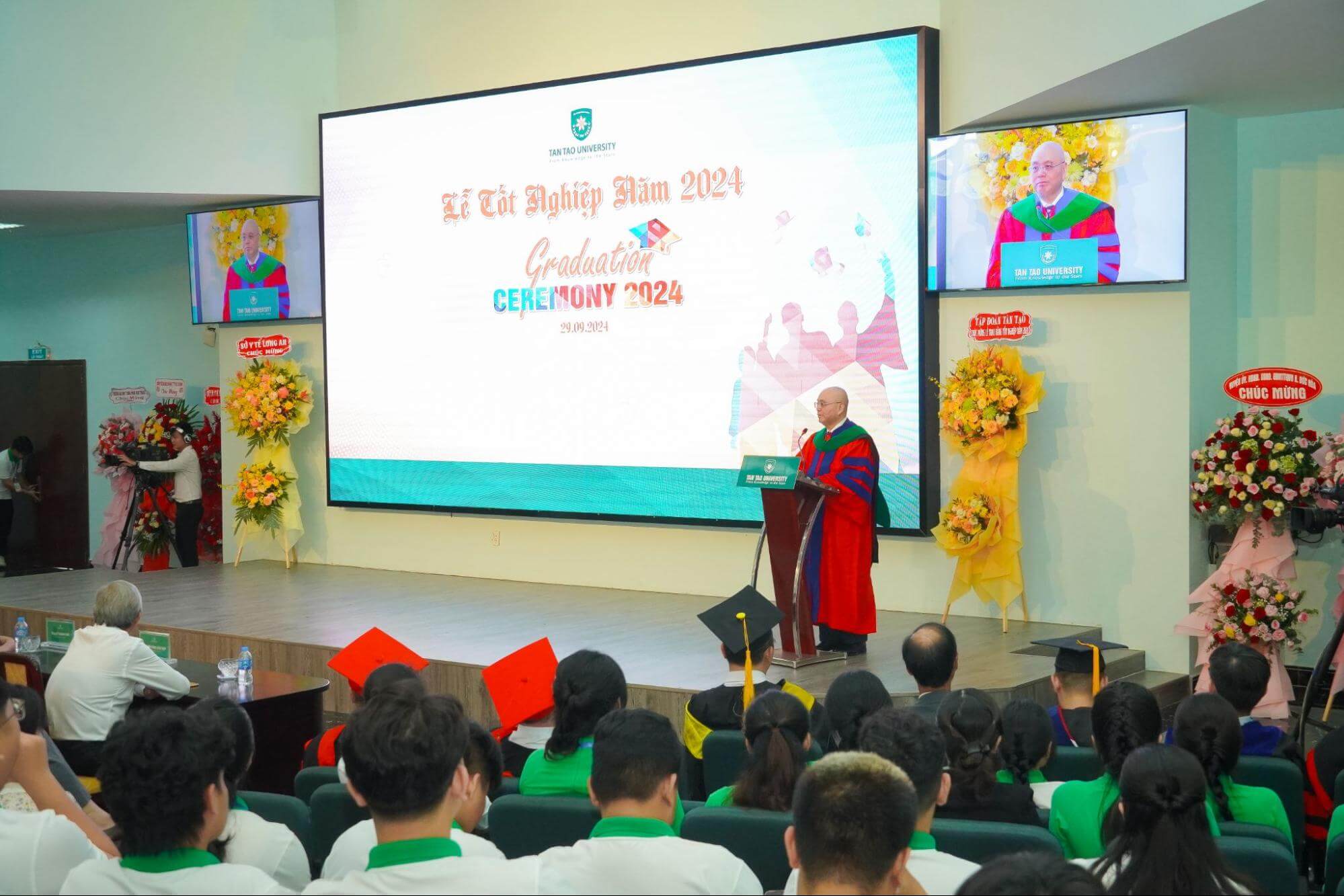 Trường Đại học Tân Tạo trao bằng tốt nghiệp cho 62 tân bác sĩ, cử nhân năm 2024 4 Dai hoc Tan Tao Le tot nghiep1