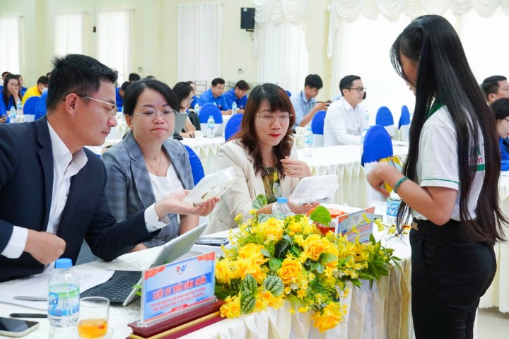TTU Students Win First Prize at the 5th "Innovative Startup" Competition in Long An Province, 2024 3 Dai hoc Tan Tao sinh vien