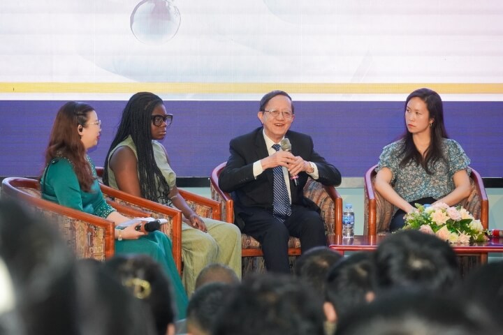 Seminar on "USMLE and Medical Education in the U.S. for Vietnamese Students and Doctors" 2 Giang vien Khoa Y Dai hoc Tan Tao