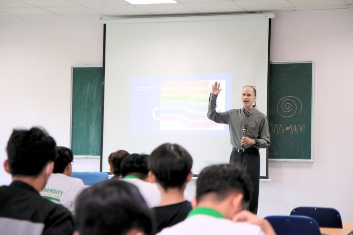 Ứng dụng GenAI: Nâng cao năng lực học tập và làm việc cho sinh viên 3 Khoa Cong nghe thong tin Dai hoc Tan Tao