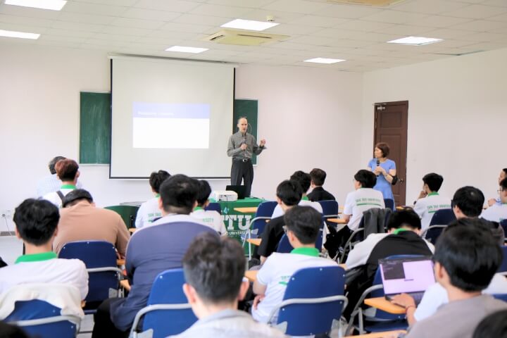 Ứng dụng GenAI: Nâng cao năng lực học tập và làm việc cho sinh viên 1 Khoa hoc may tinh Dai hoc Tan Tao