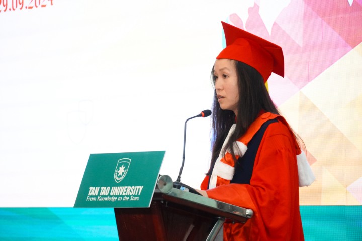 Toàn văn phát biểu tại Lễ Tốt nghiệp năm 2024 của PGS.TS. Ann Nguyen Đại học Chicago, Hoa Kỳ 1 Le tot nghiep Dai hoc Tan Tao 1