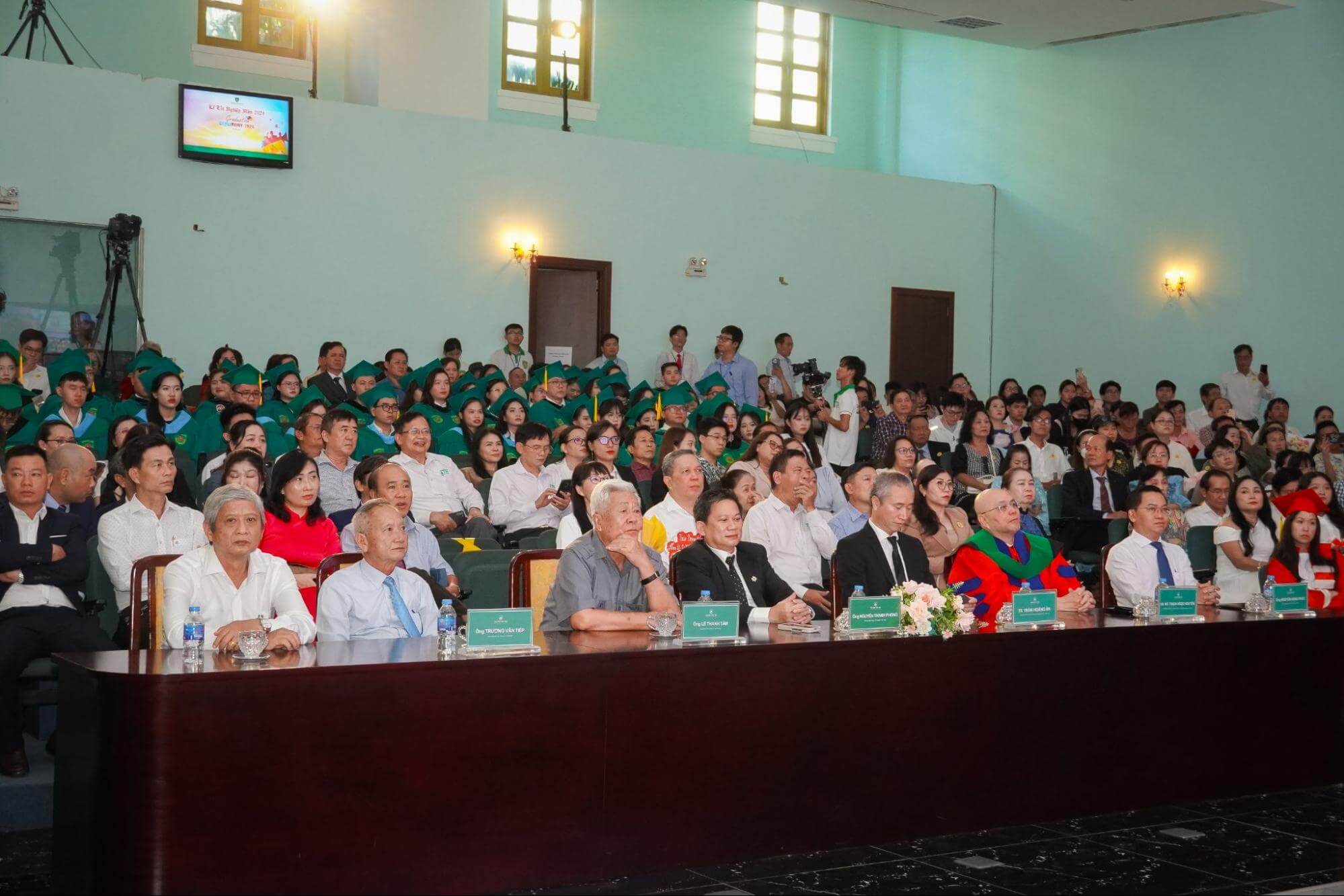Trường Đại học Tân Tạo trao bằng tốt nghiệp cho 62 tân bác sĩ, cử nhân năm 2024 2 Le tot nghiep Dai hoc Tan Tao