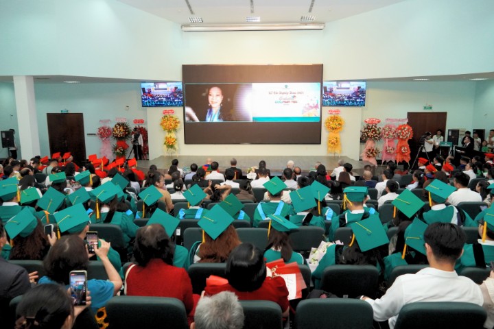 Full Speech at the 2024 Graduation Ceremony by the Founding Chairwoman, Chairwoman of the Board of the University Council, and President of Tan Tao University 1 Le tot nghiep truong Dai hoc Tan Tao
