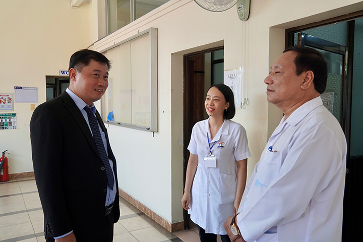 Mở rộng quan hệ hợp tác với Bệnh viện Tâm thần Trung Ương 2 5 doan dai hoc tan tao tham quan benh vien tam than trung uong 2