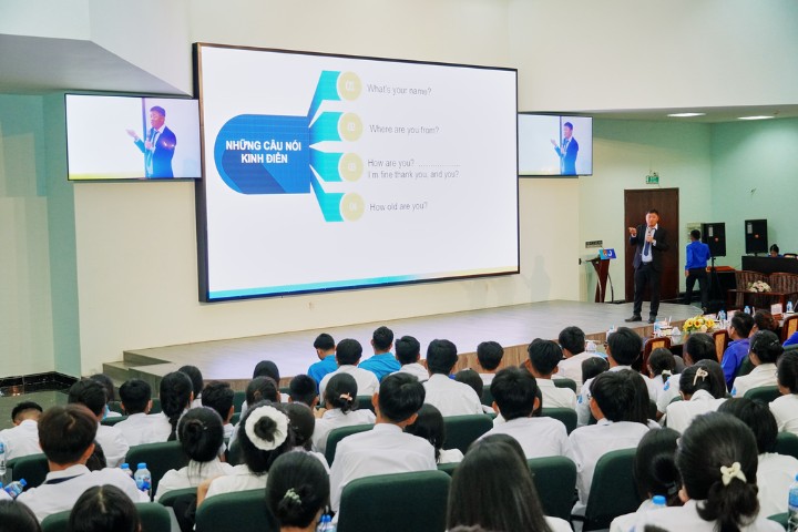 Inspiring Effective English Learning for Youth in Long An 3 Dai hoc Tan Tao dao tao tieng Anh