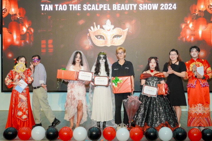 Exciting Halloween Festival for TTU Students 10 Dai hoc Tan Tao sinh vien