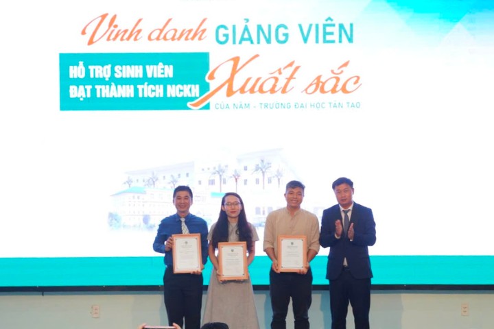 Trường Đại học Tân Tạo tổ chức Lễ kỷ niệm 42 năm ngày Nhà giáo Việt Nam 3 Giang vien Dai hoc Tan Tao 3