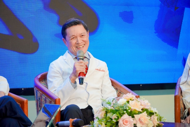 Medical Talk: "Gen Z in Medicine – Opportunities and Challenges" 2 Giang vien Dai hoc Tan Tao