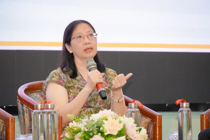 Sharing Experiences with Medical Students in General Medicine 2 Giang vien Khoa Y Dai hoc Tan Tao