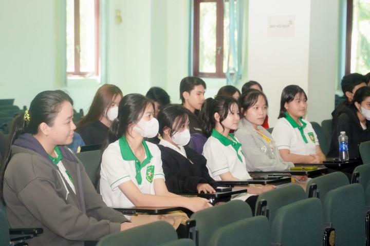 Seminar to Help Students Understand the Accounting 2 Sinh vien Dai hoc Tan Tao 3